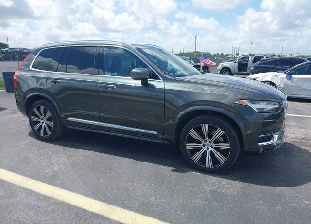 2022 VOLVO XC90