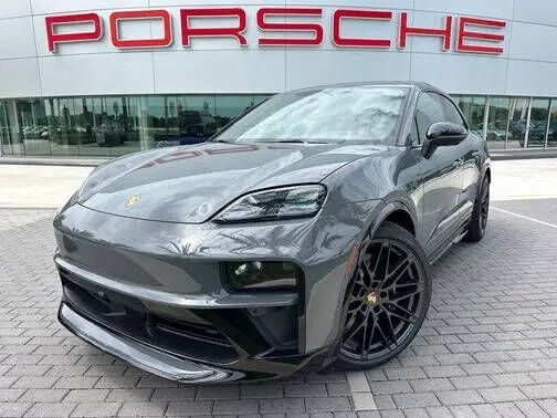 2026 PORSCHE Macan