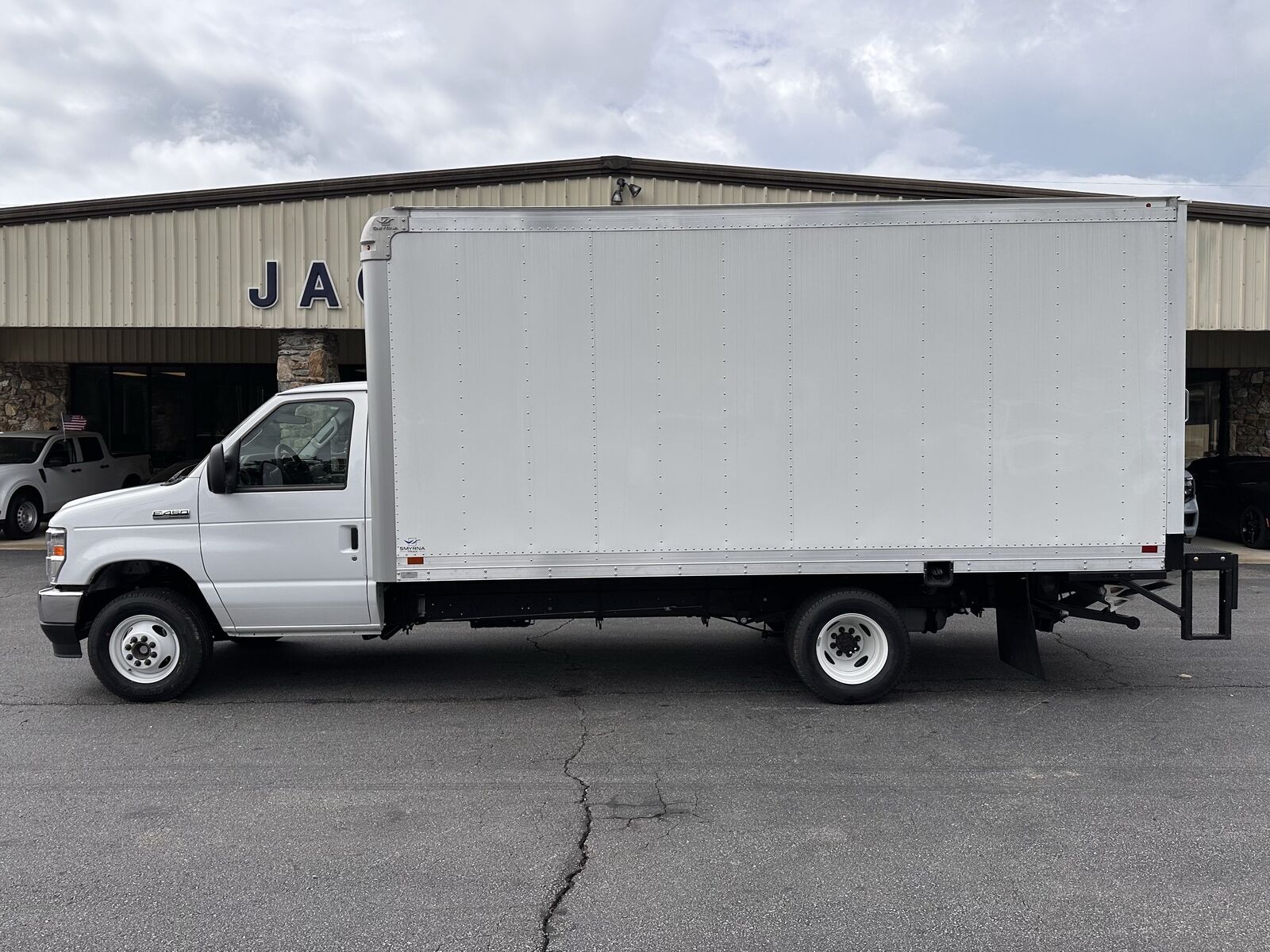 2026 FORD E-450