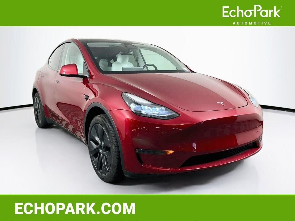 2025 TESLA Model Y