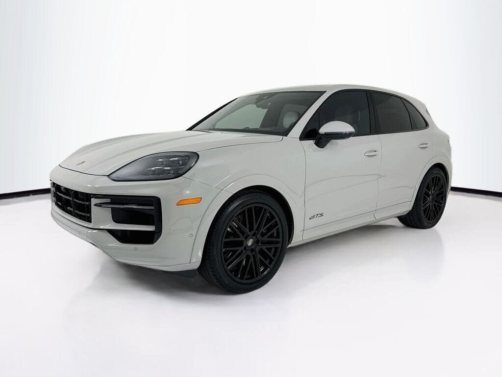 2025 PORSCHE Cayenne