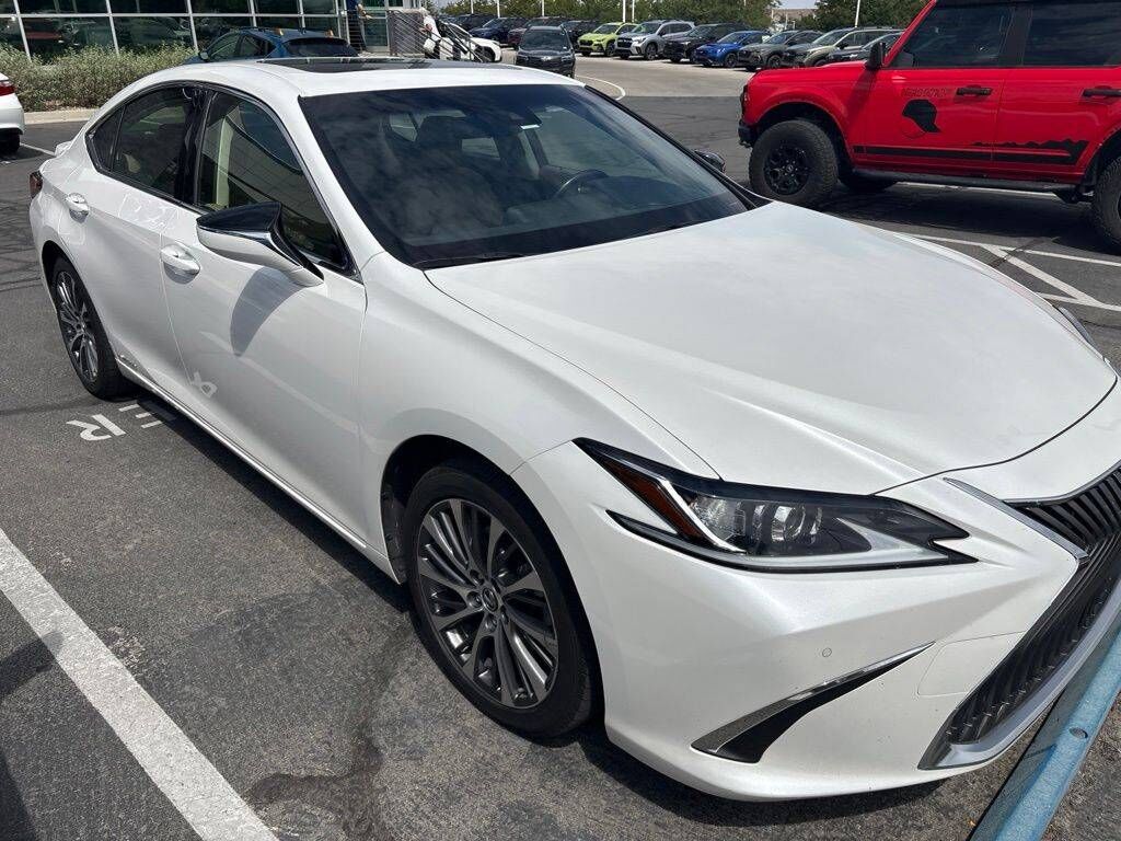 2019 LEXUS ES