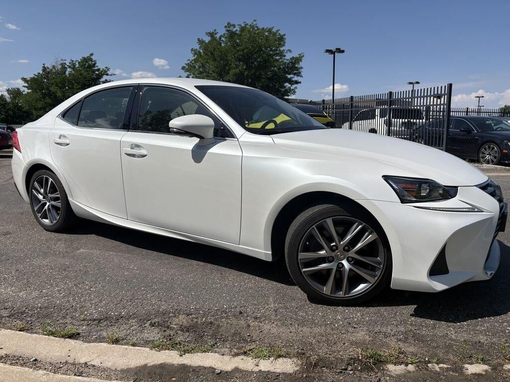 2018 LEXUS IS