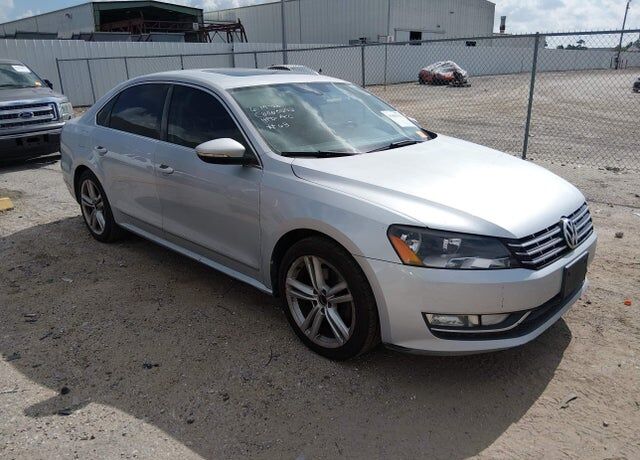 2012 VOLKSWAGEN Passat