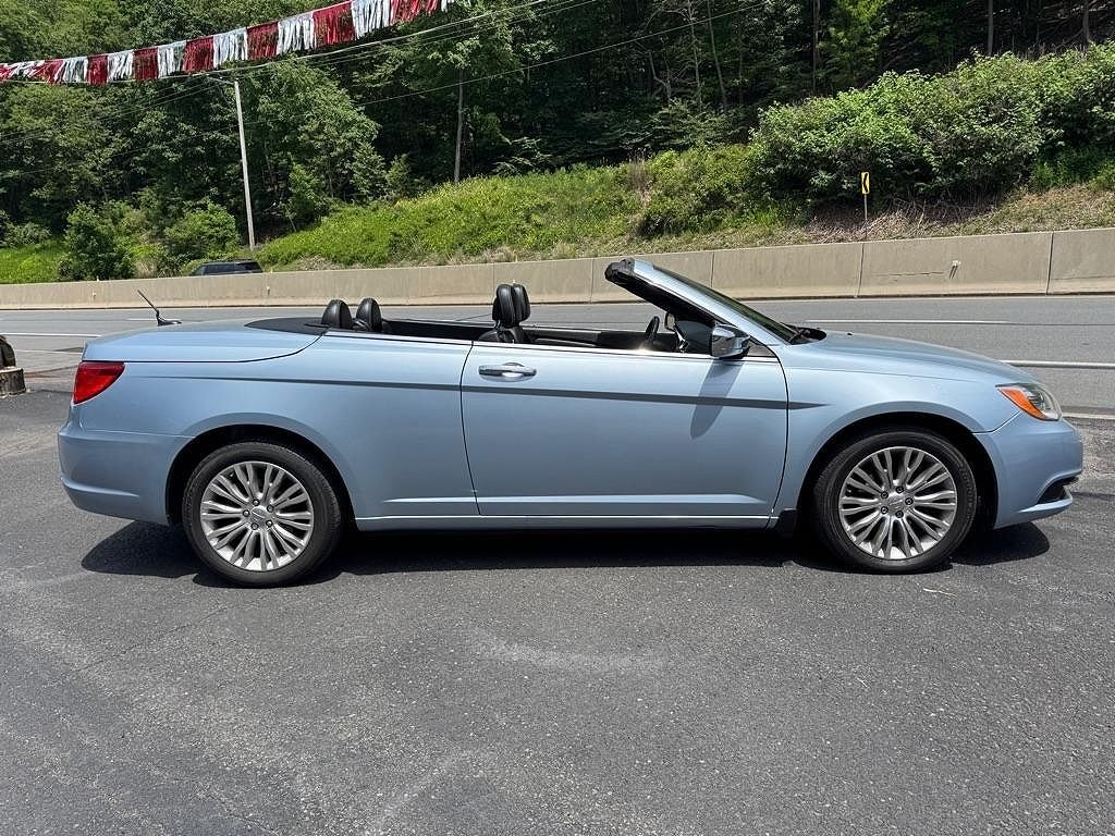 2013 CHRYSLER 200