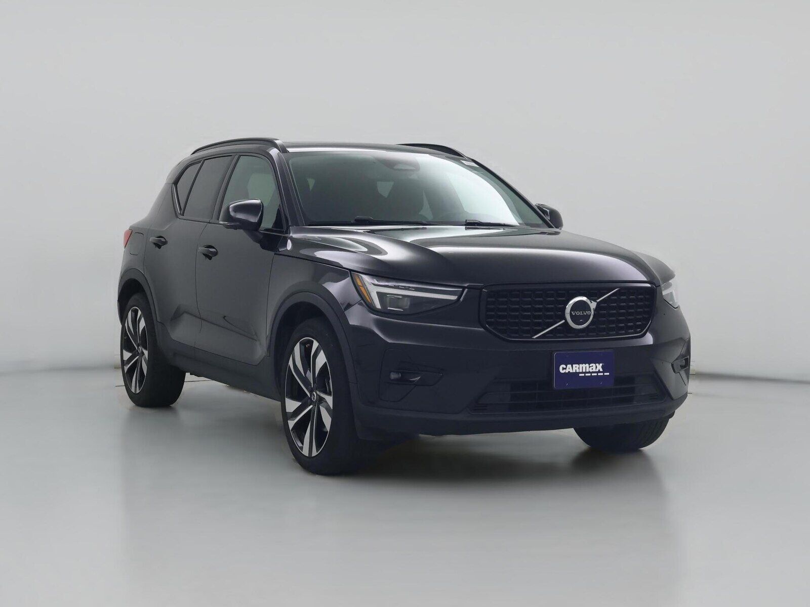 2023 VOLVO XC40