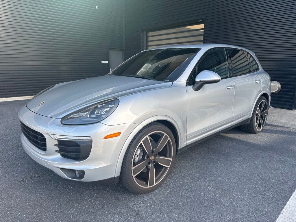2017 PORSCHE Cayenne