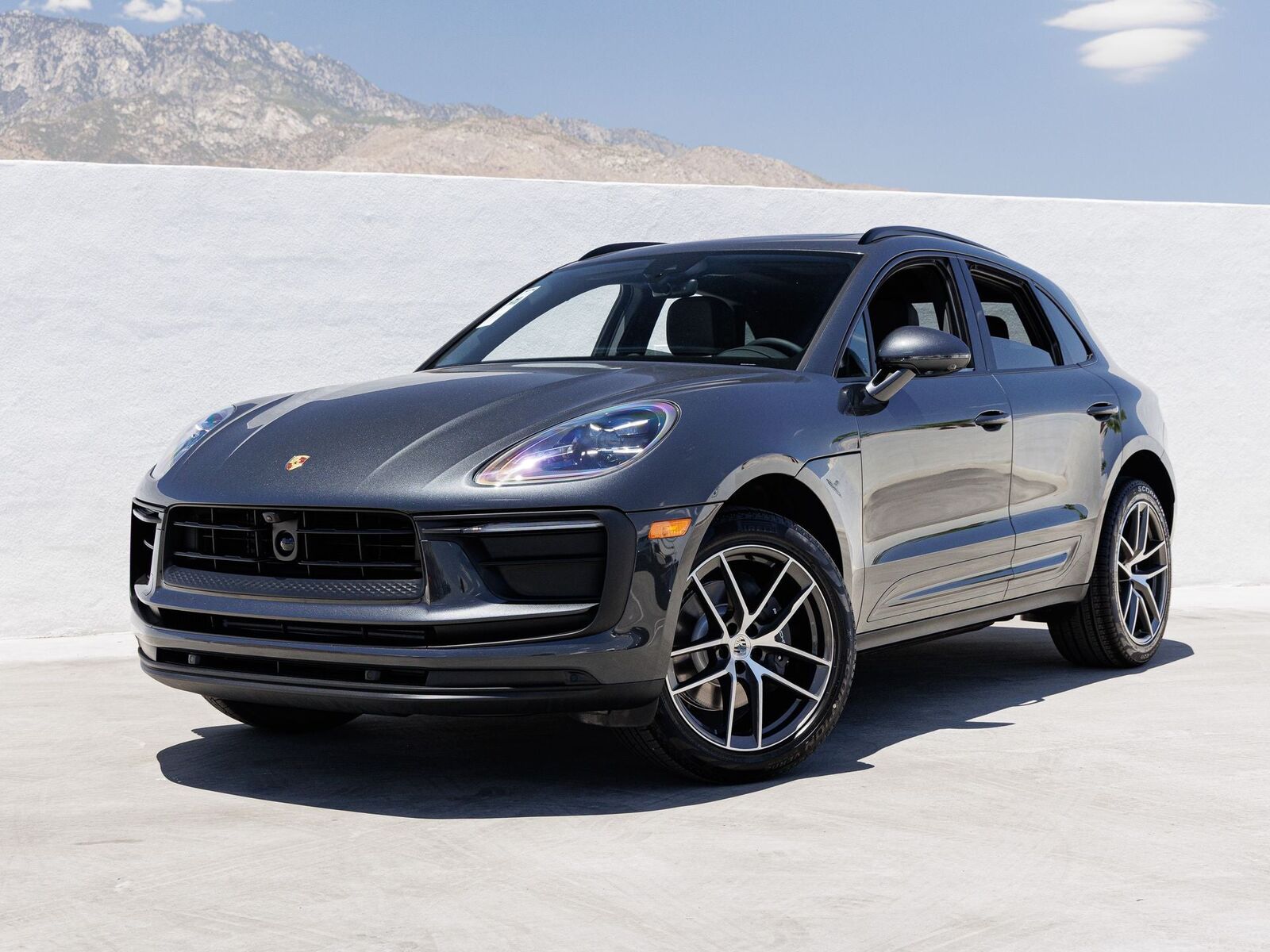 2026 PORSCHE Macan
