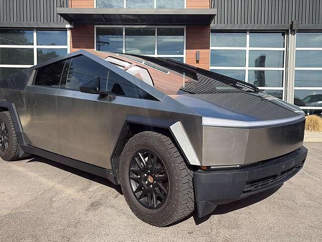 2025 TESLA Cybertruck