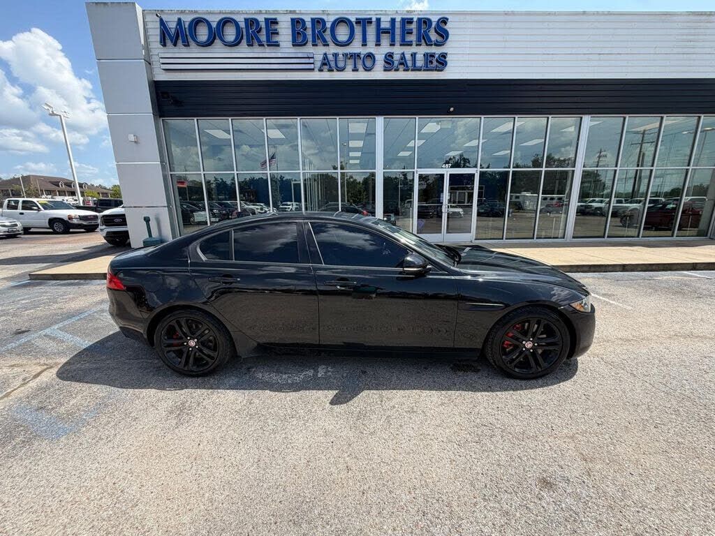 2017 JAGUAR XE
