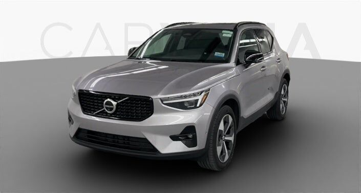 2026 VOLVO XC40