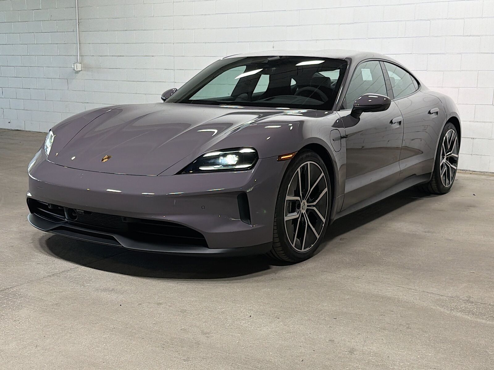 2025 PORSCHE Taycan