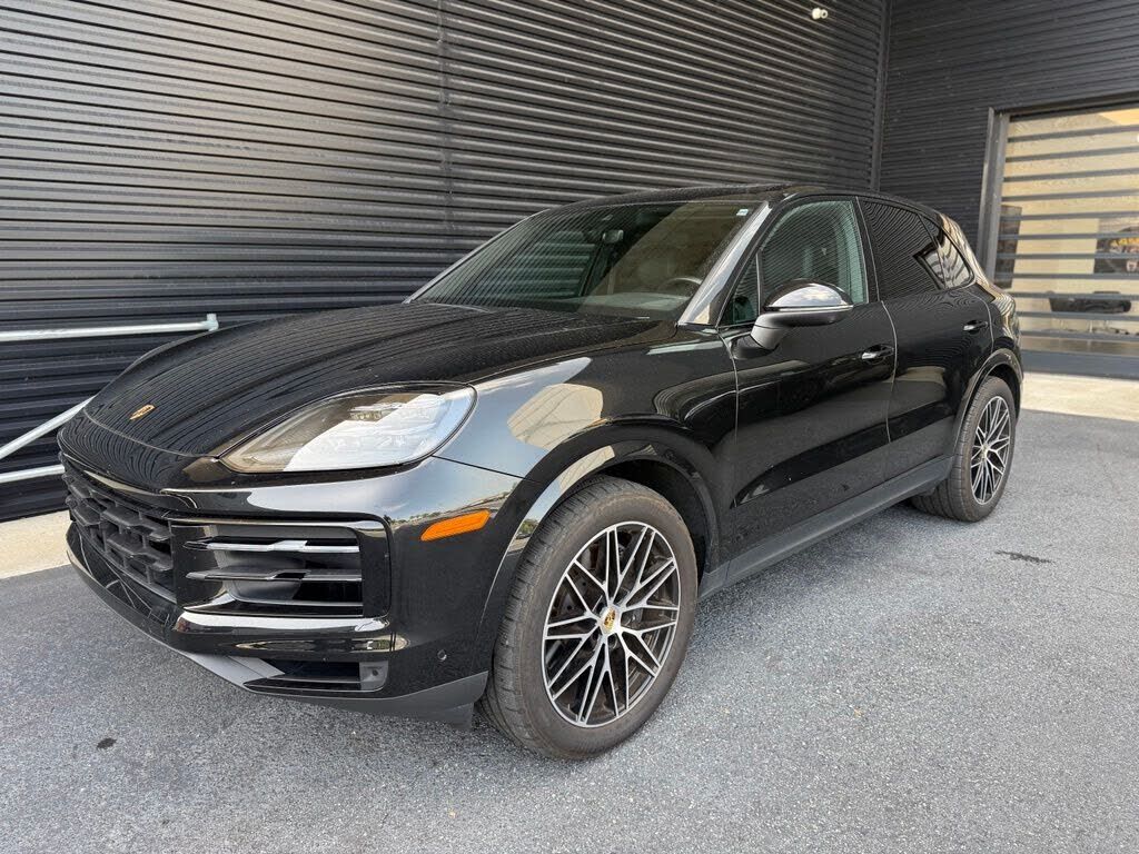 2024 PORSCHE Cayenne