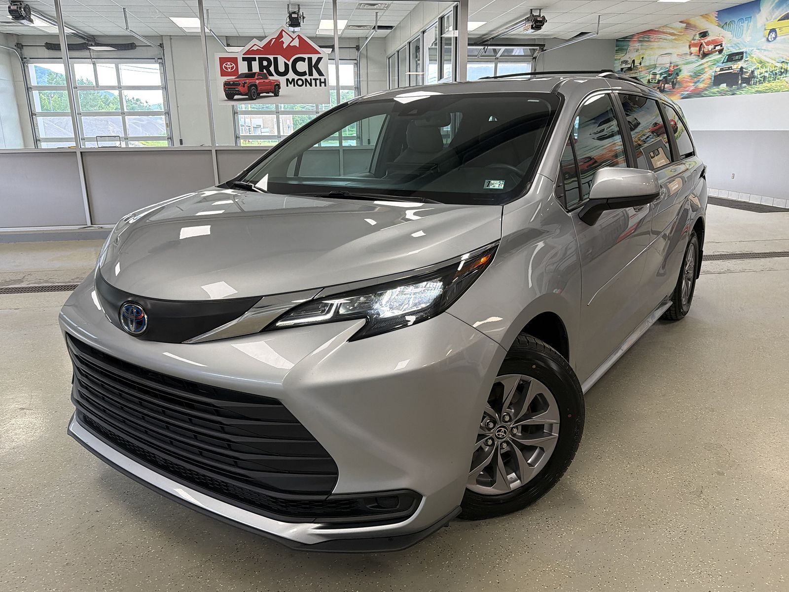 2025 TOYOTA Sienna