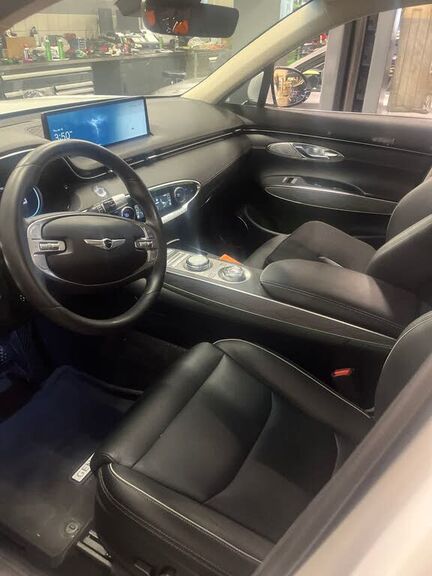 2025 GENESIS GV70