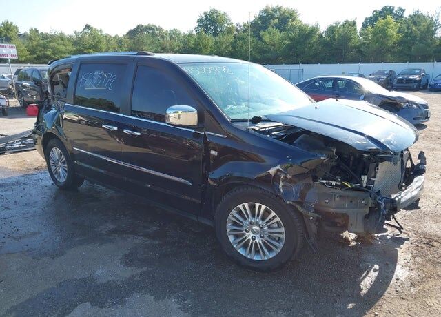 2014 CHRYSLER Town and Country