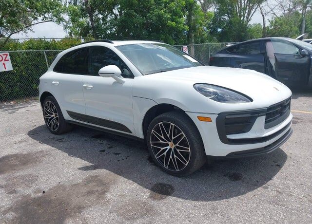 2026 PORSCHE Macan