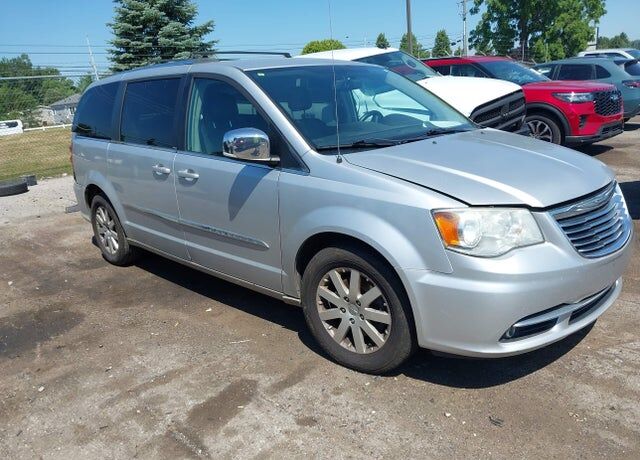 2012 CHRYSLER Town and Country