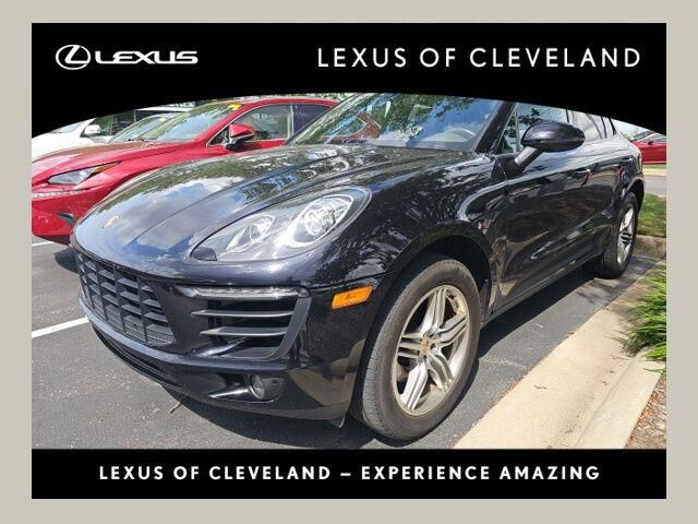 2017 PORSCHE Macan