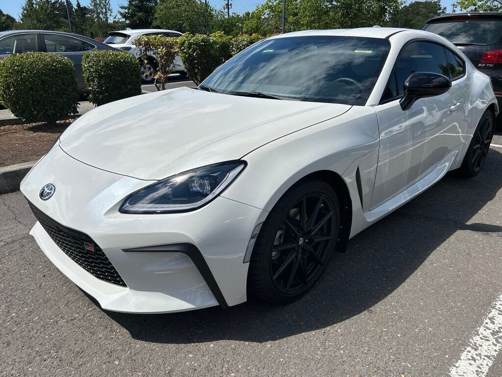 2025 TOYOTA GR86