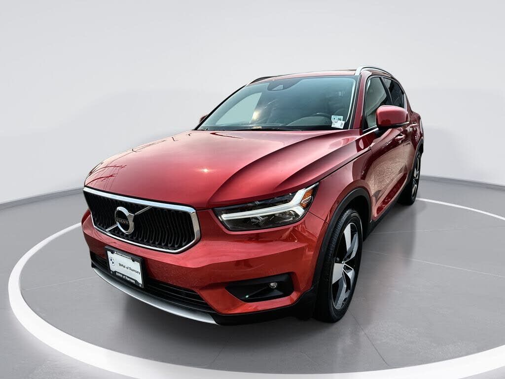 2021 VOLVO XC40