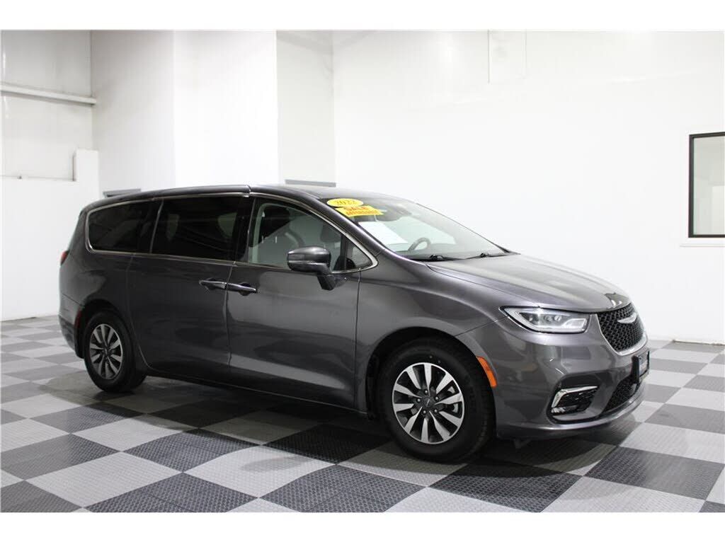 2022 CHRYSLER Pacifica