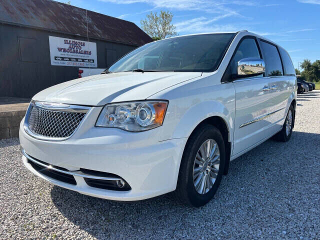 2015 CHRYSLER Town and Country
