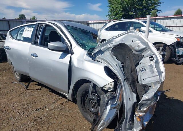2016 NISSAN Versa