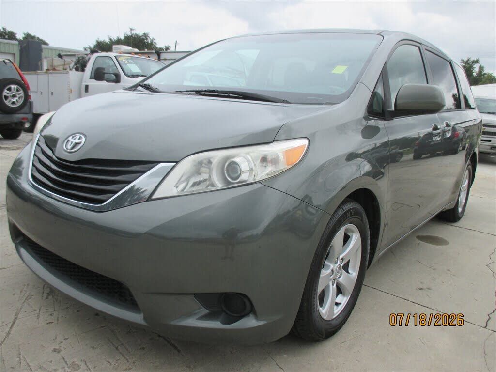 2014 TOYOTA Sienna