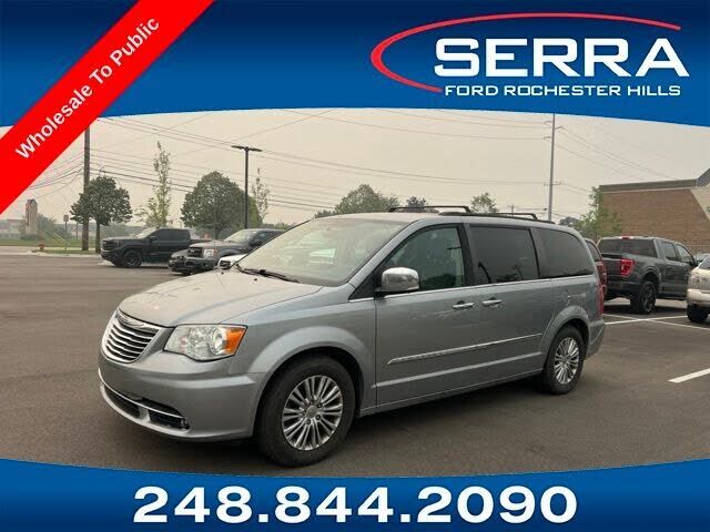 2015 CHRYSLER Town and Country