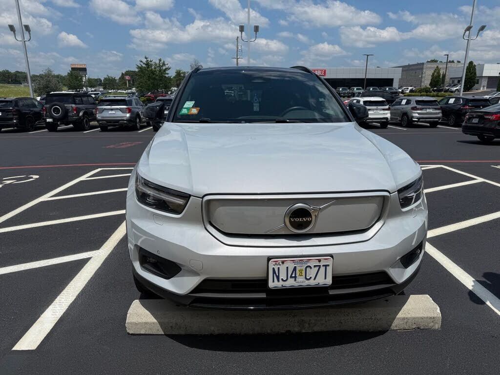 2021 VOLVO XC40