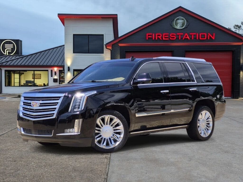 2017 CADILLAC Escalade