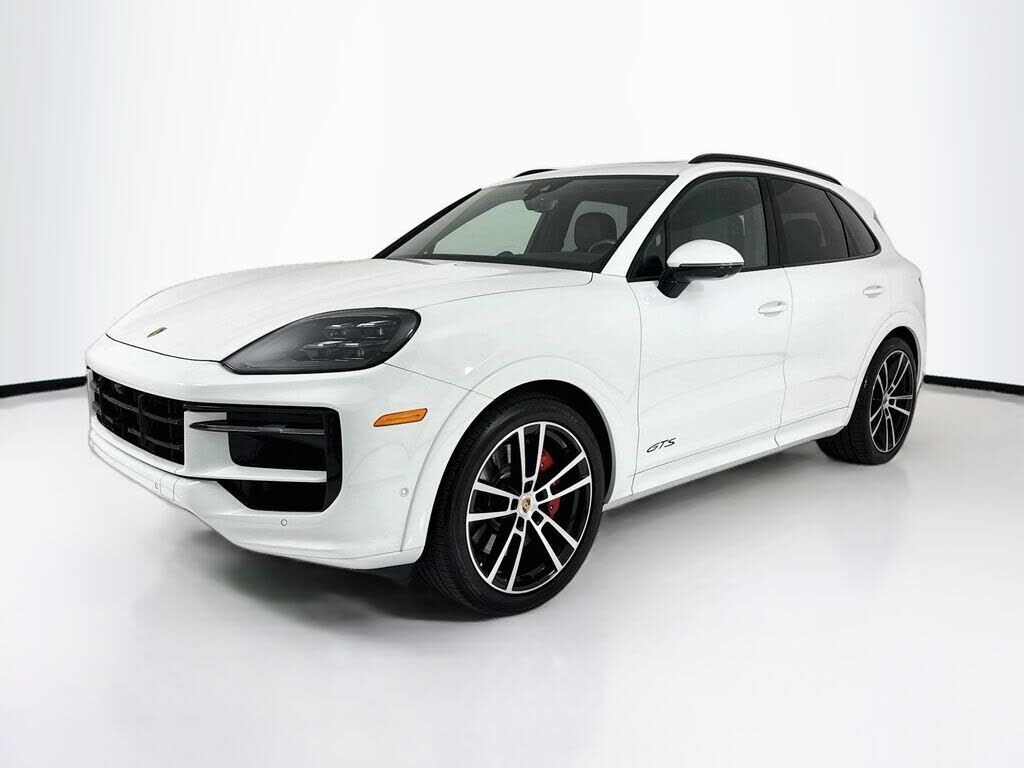 2025 PORSCHE Cayenne