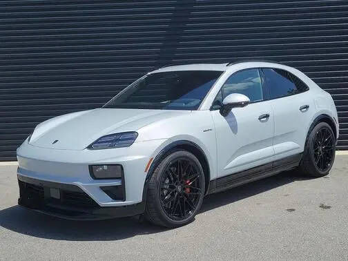 2026 PORSCHE Macan