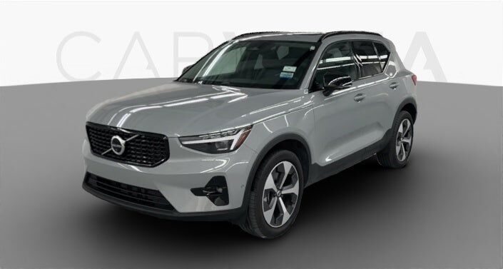 2026 VOLVO XC40