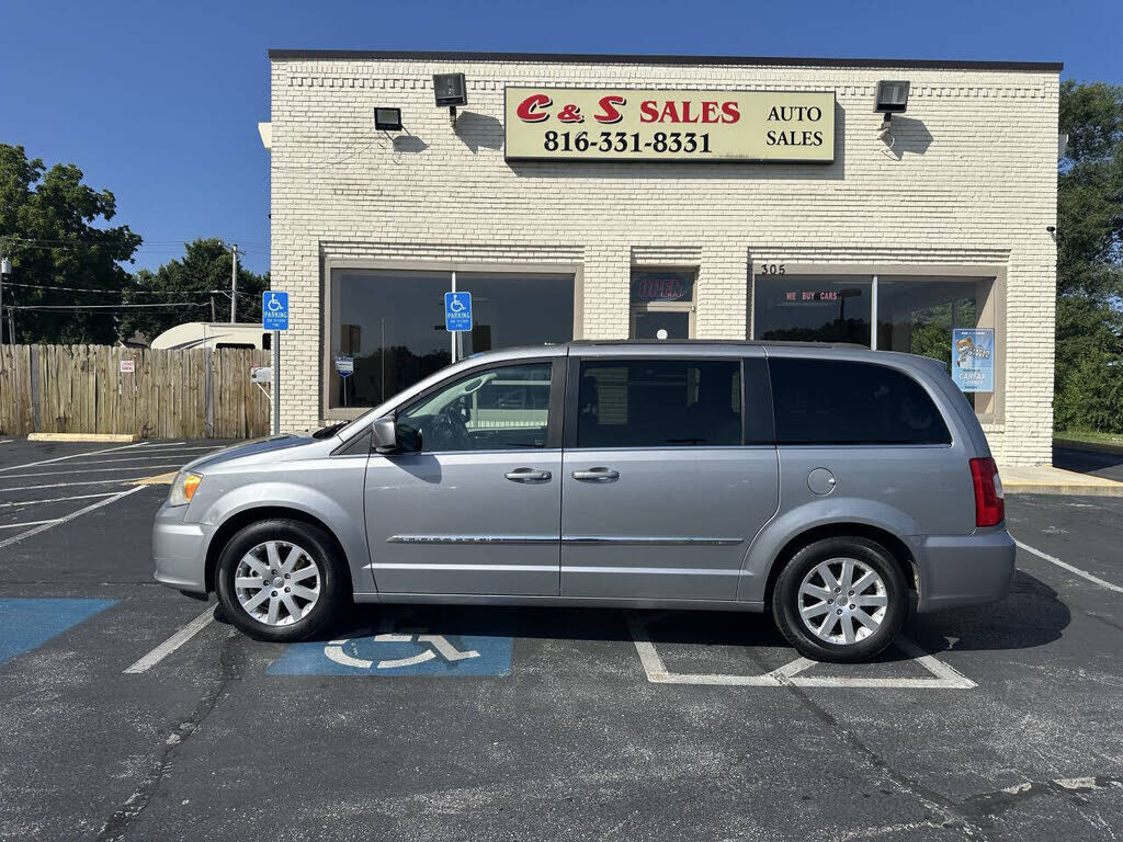 2014 CHRYSLER Town and Country