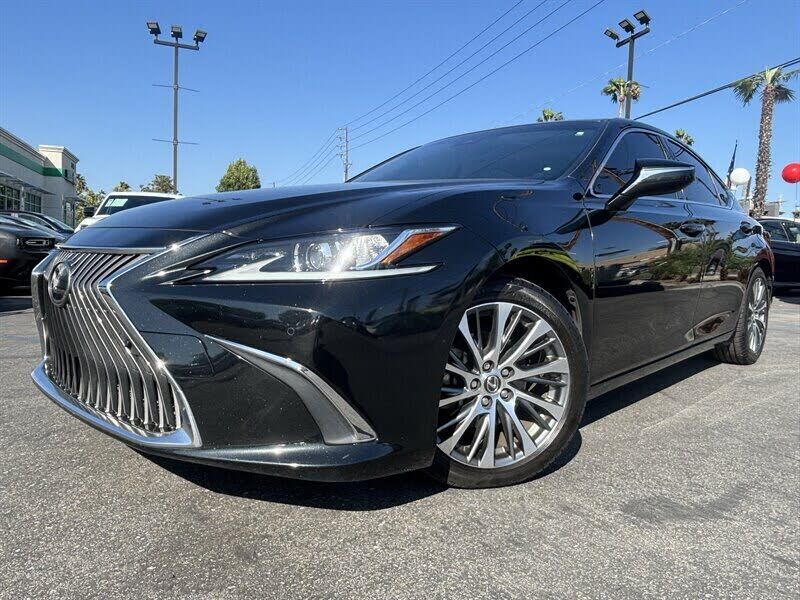 2019 LEXUS ES