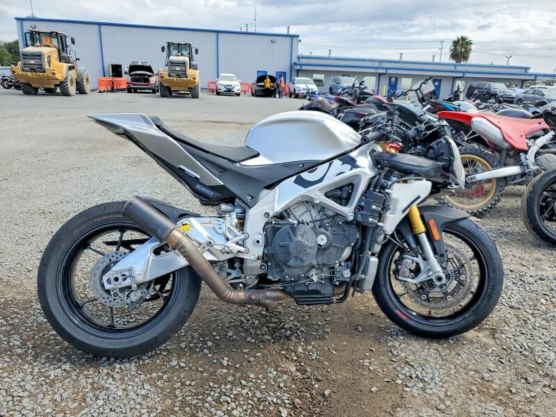 2016 APRILIA RSV4