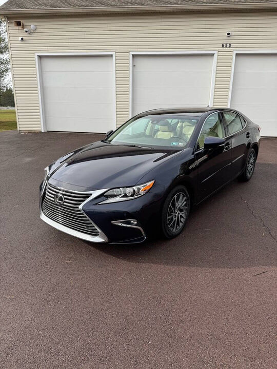 2017 LEXUS ES