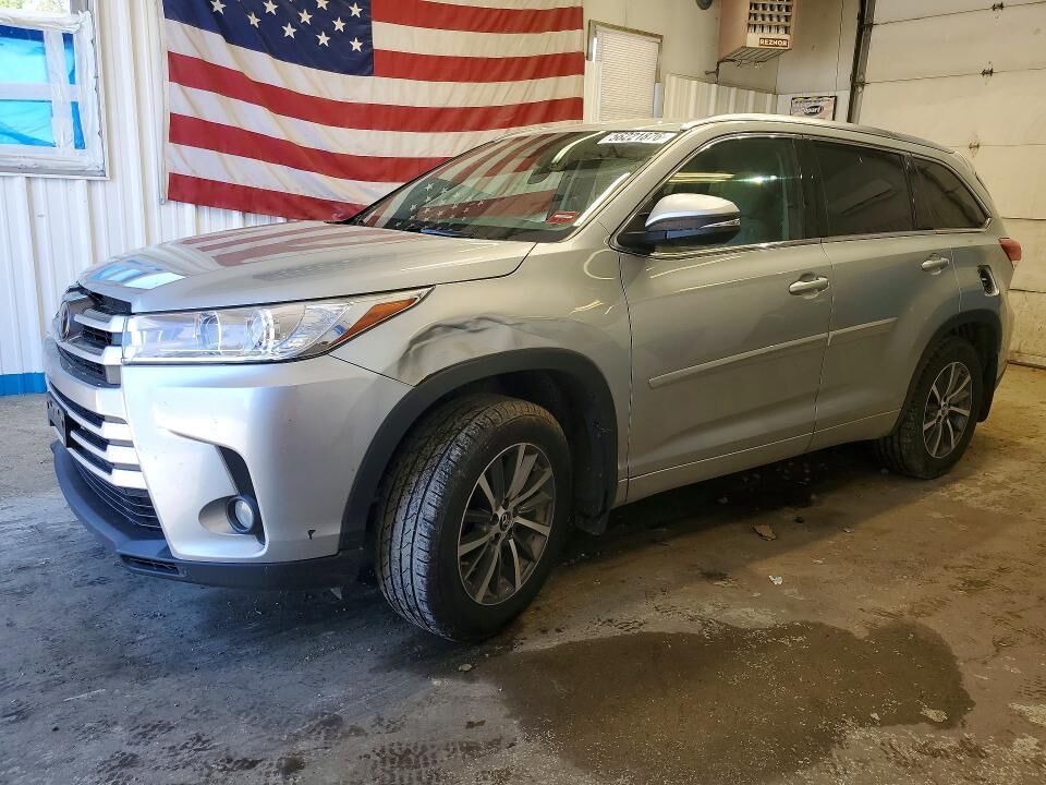 2017 TOYOTA Highlander