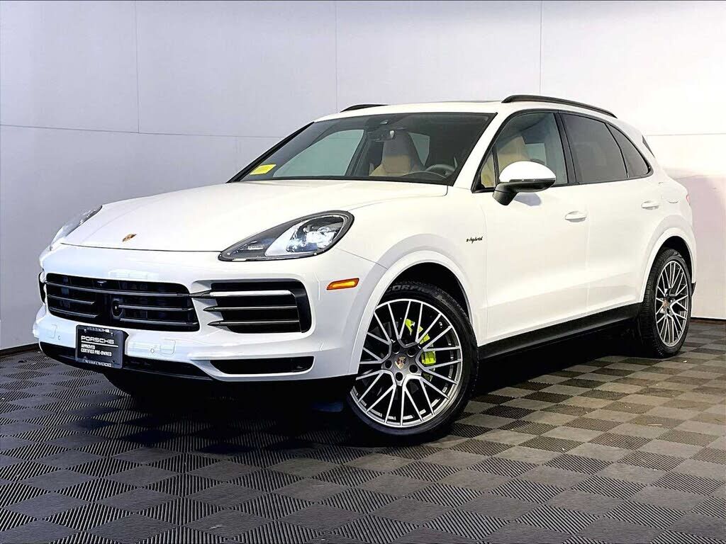 2023 PORSCHE Cayenne
