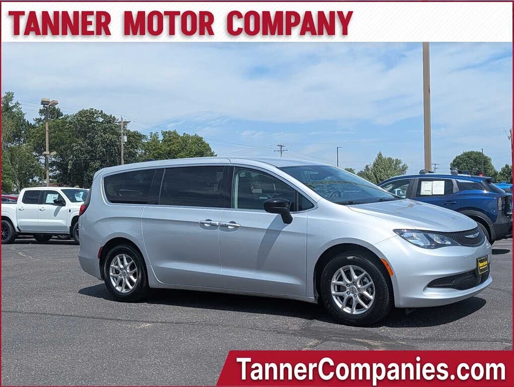 2024 CHRYSLER Voyager
