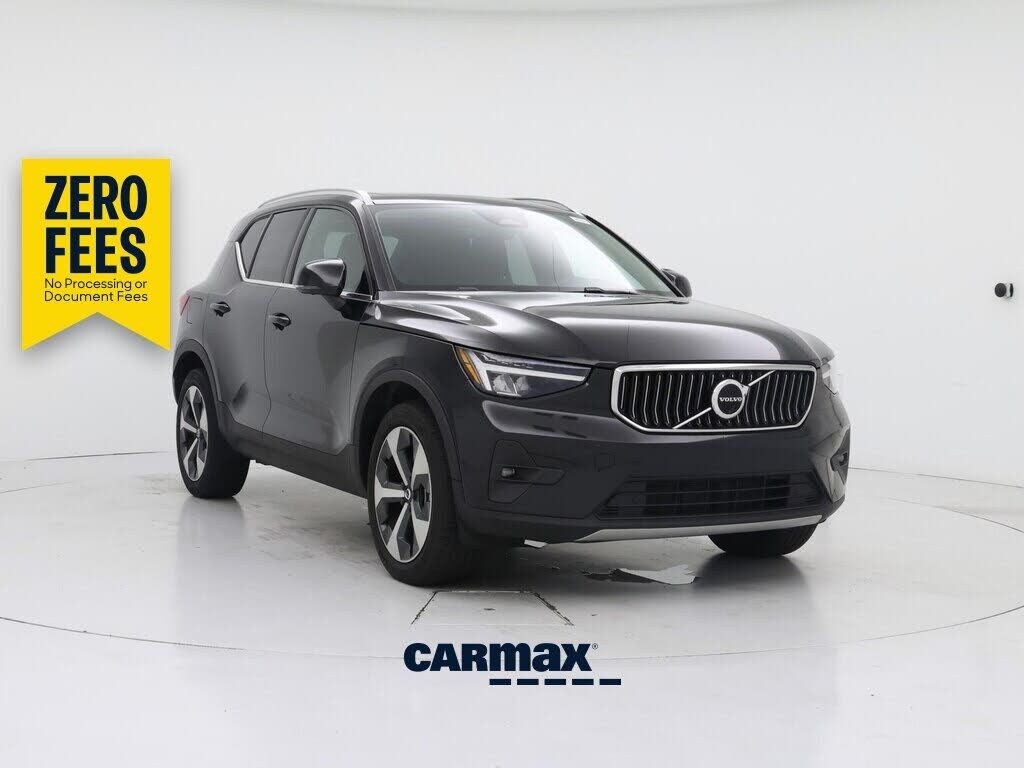 2023 VOLVO XC40
