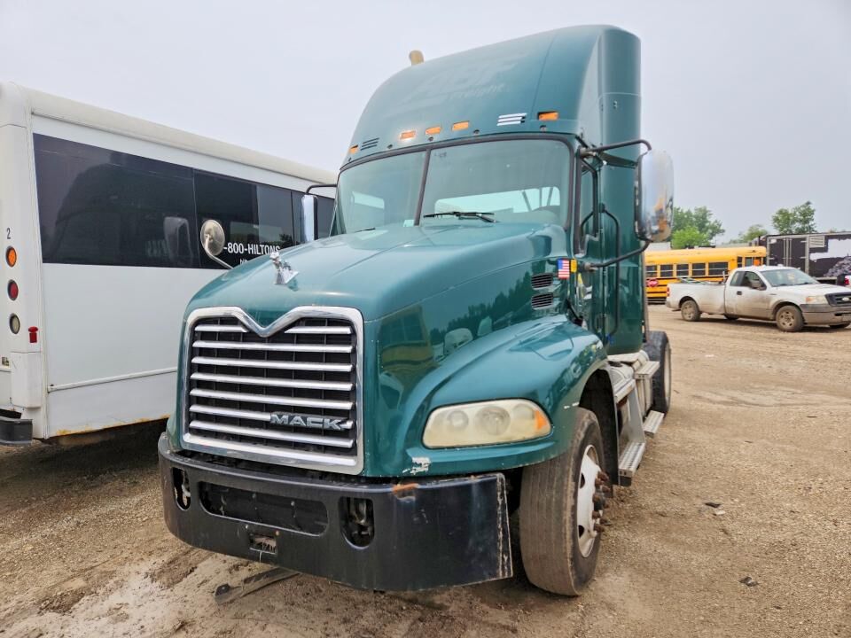 2017 MACK CXU