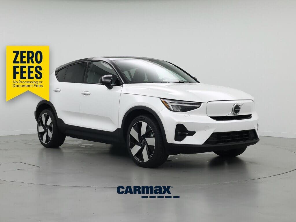 2022 VOLVO C40