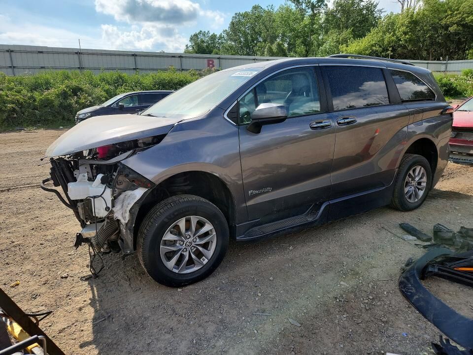 2022 TOYOTA Sienna