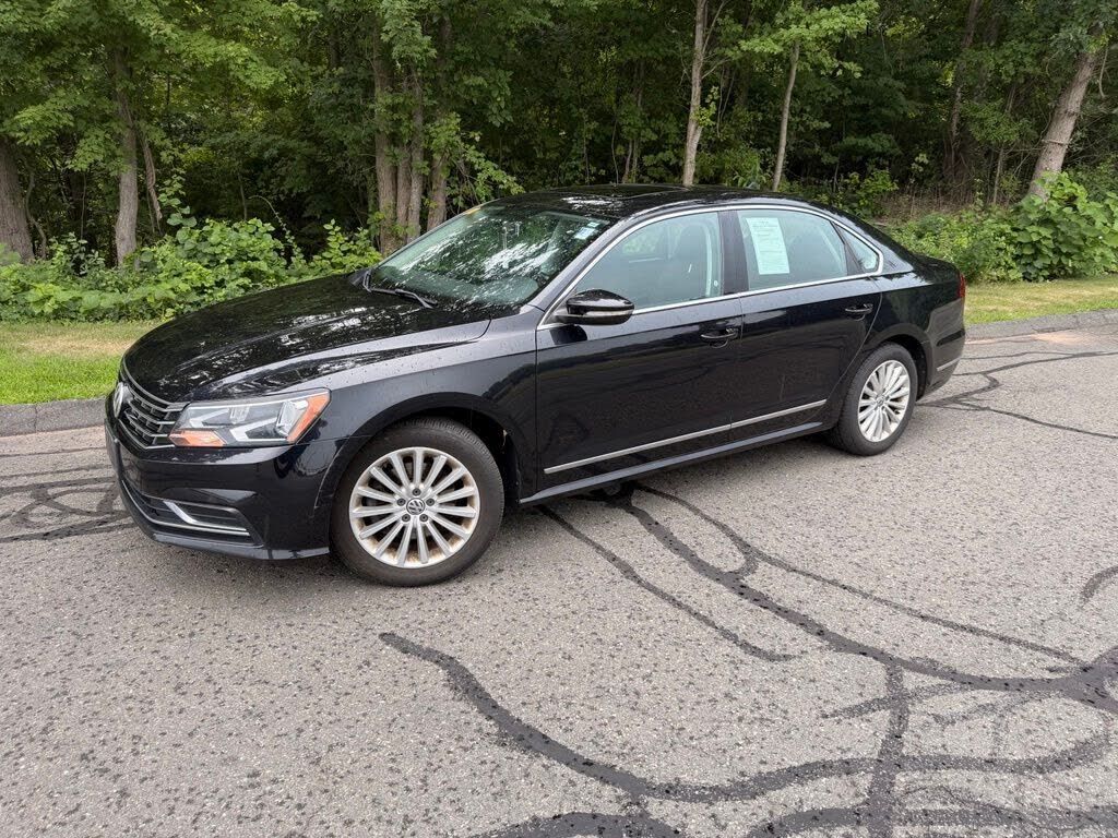 2017 VOLKSWAGEN Passat