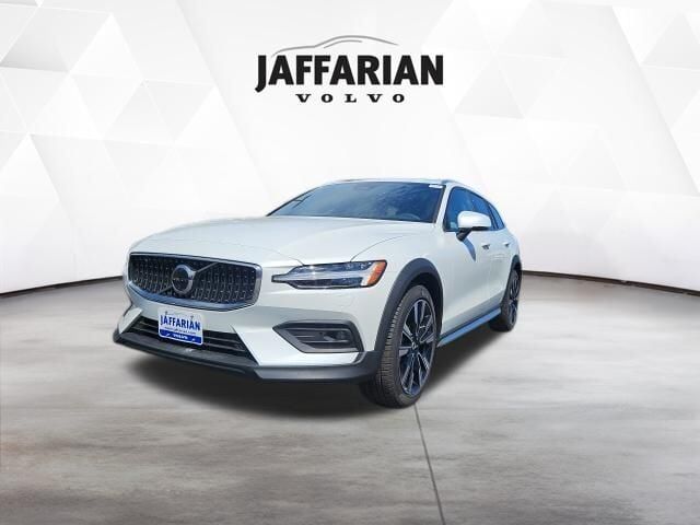 2026 VOLVO V60CC