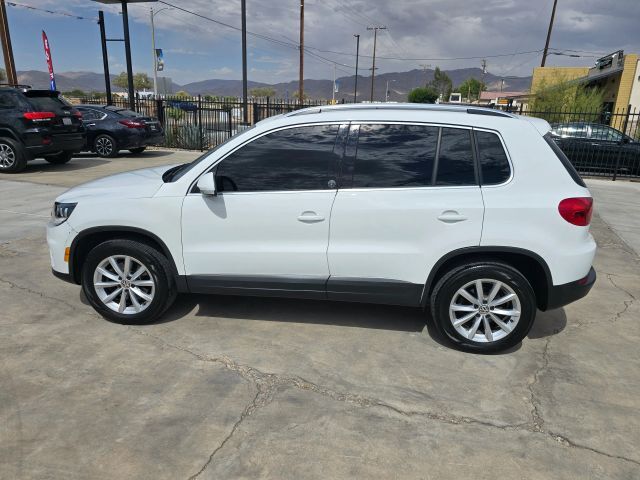 2017 VOLKSWAGEN Tiguan