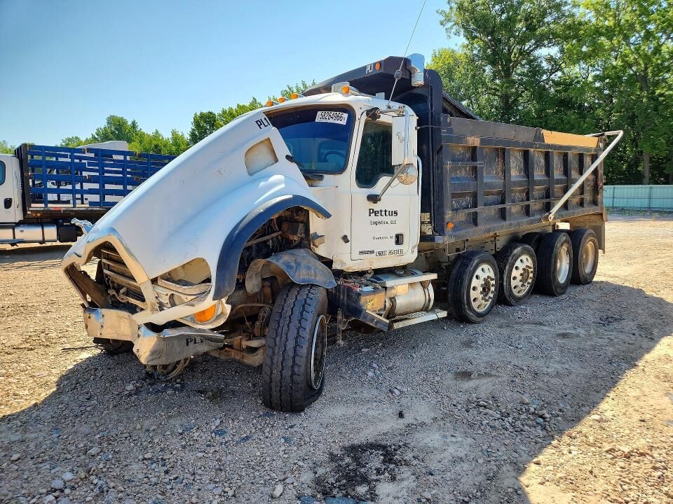 2004 MACK CV